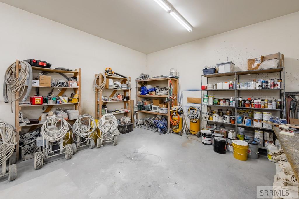 2222 S Grizzly Avenue Property Photo 11