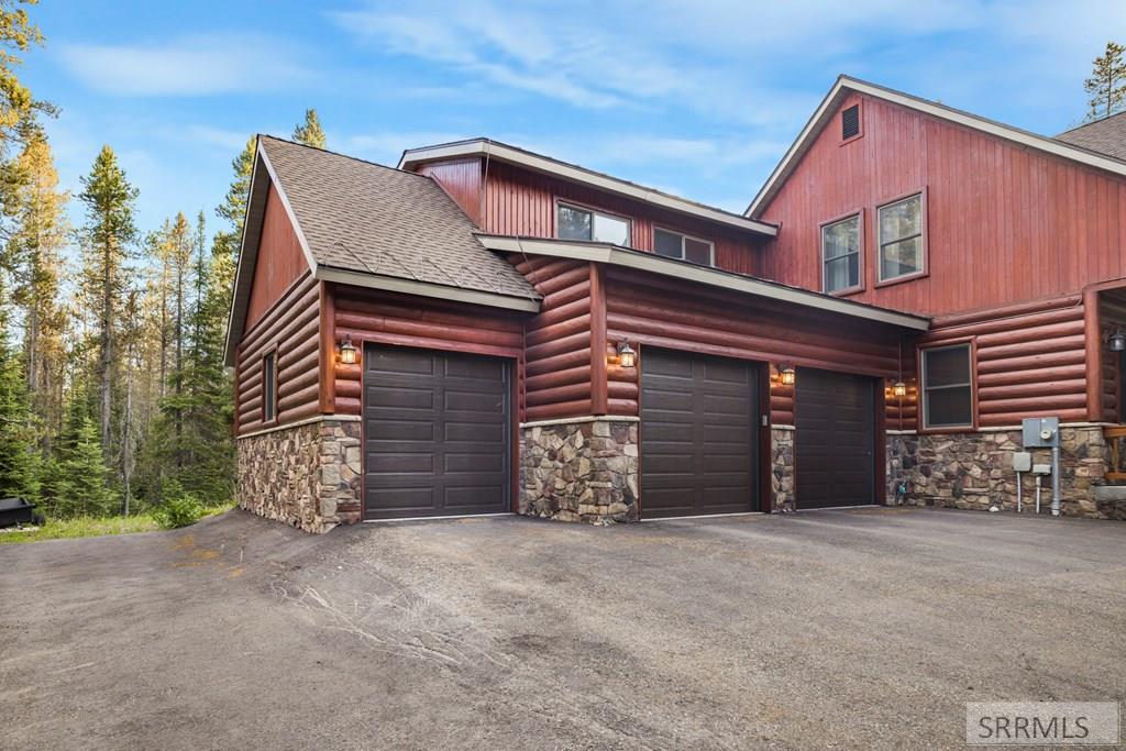 4030 S Salt Lick Loop Road Property Photo 4