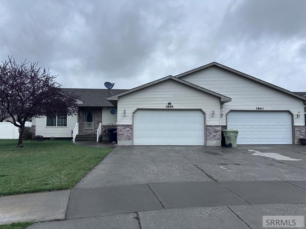 3855 E Briar Creek Circle Property Photo
