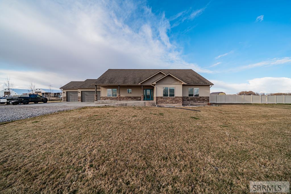 3867 E 49 N Property Photo