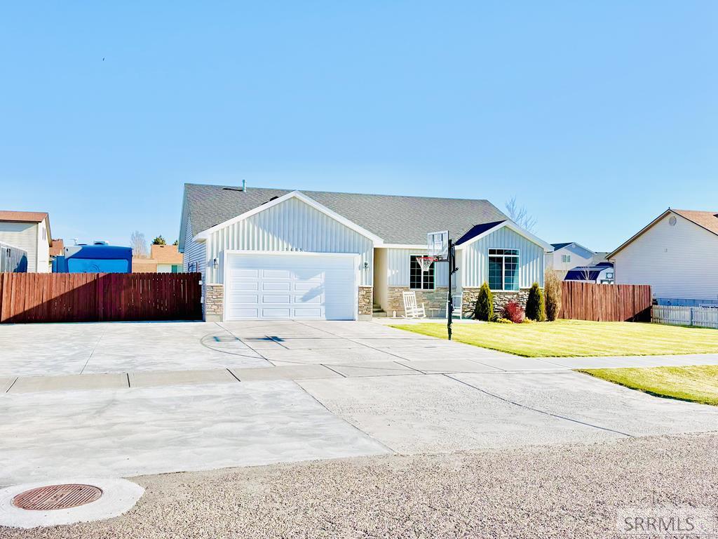 5405 E Buchanan Avenue Property Photo
