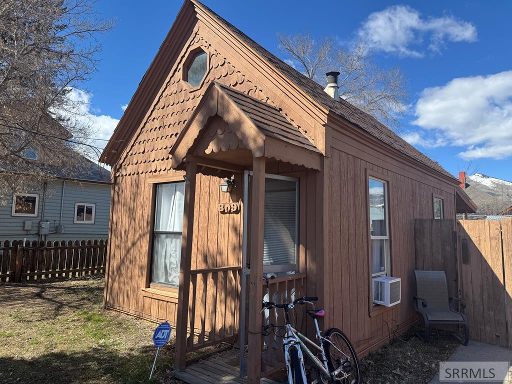 309 S St Charles Street Property Photo