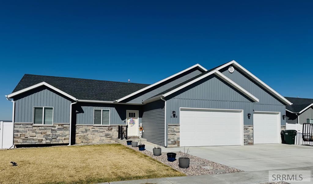 1158 Dolostone Property Photo