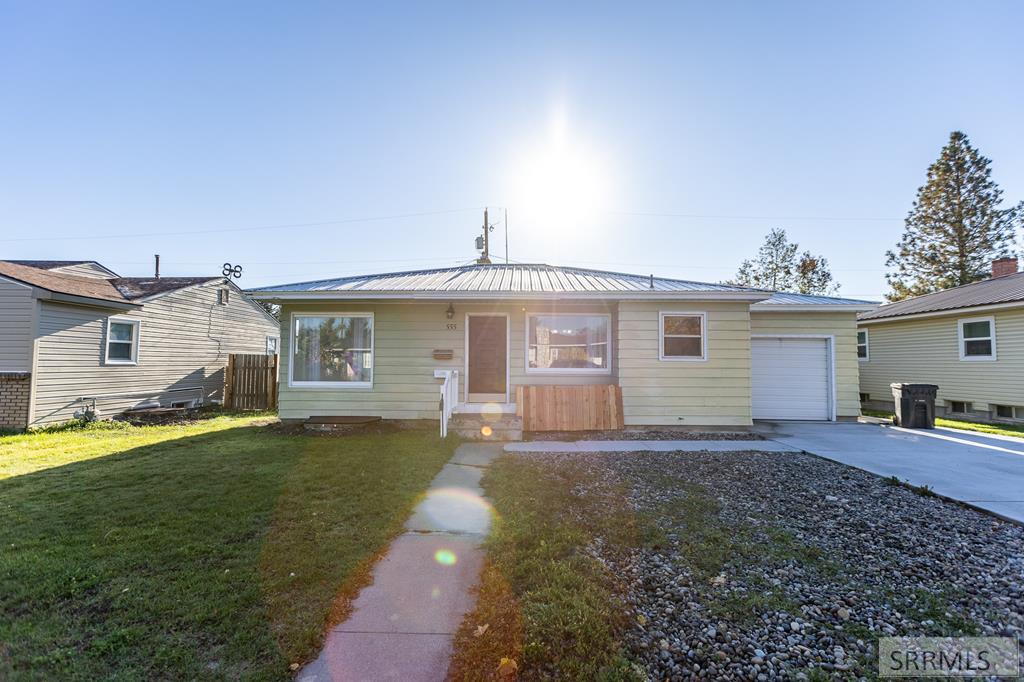 555 Lincoln Drive Property Photo