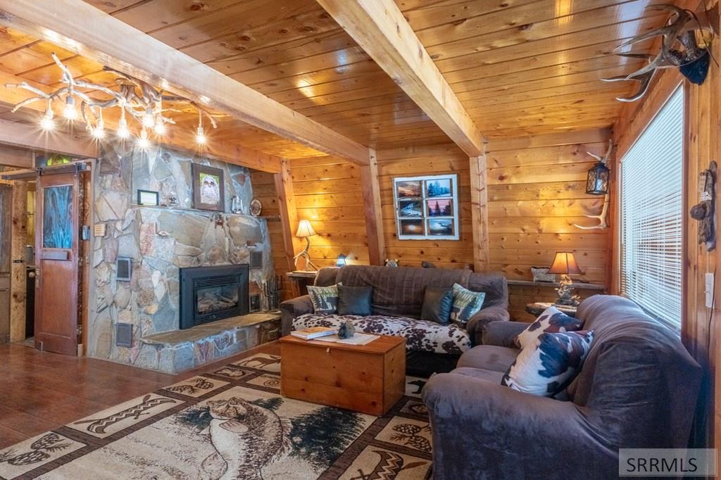 3528 Pine Cone Drive Property Photo 4