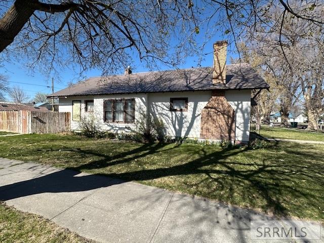 327 N University Avenue Property Photo 2
