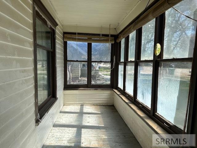 327 N University Avenue Property Photo 4