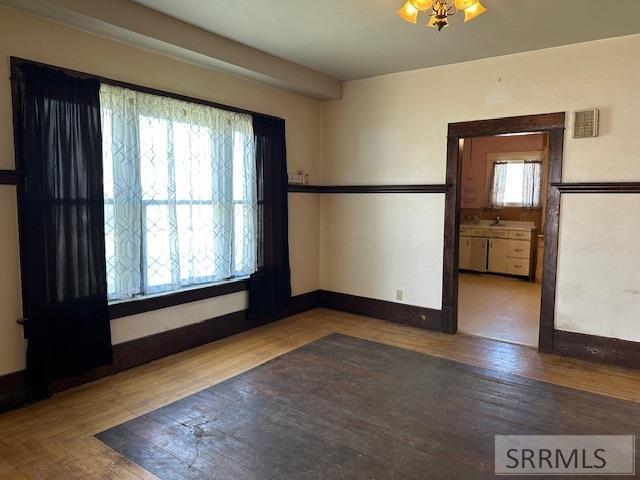 327 N University Avenue Property Photo 8