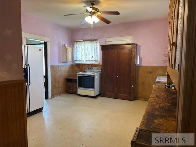 327 N University Avenue Property Photo 9