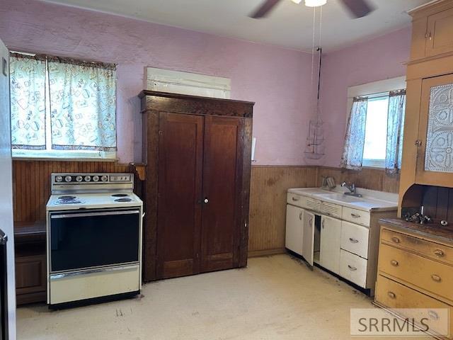 327 N University Avenue Property Photo 10