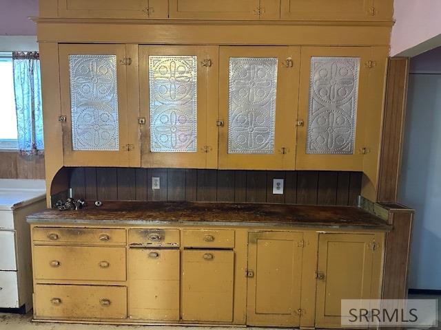 327 N University Avenue Property Photo 11