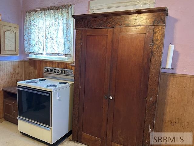 327 N University Avenue Property Photo 12