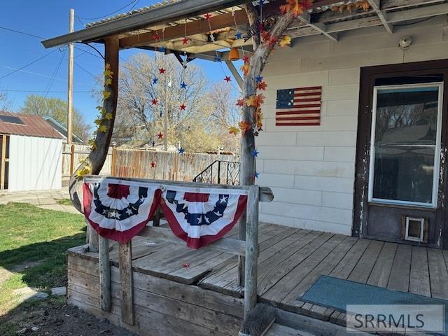 327 N University Avenue Property Photo 21