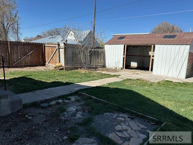 327 N University Avenue Property Photo 27