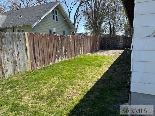 327 N University Avenue Property Photo 28