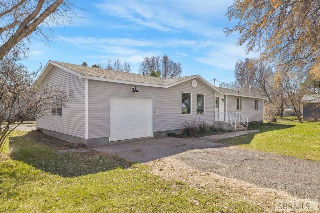 105 S Front Street Property Photo