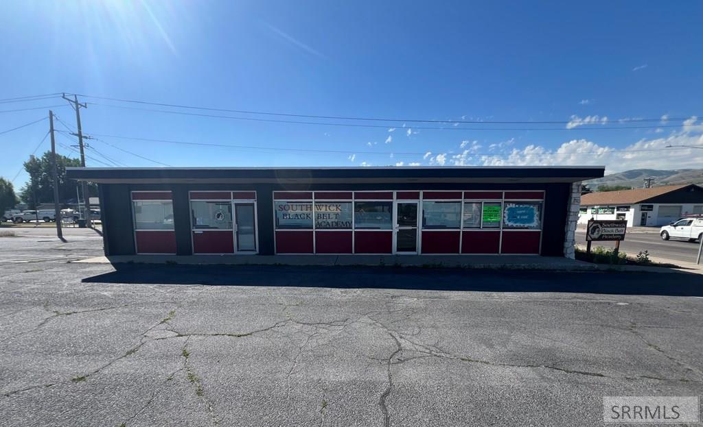 1400 N Arthur Avenue Property Photo 3