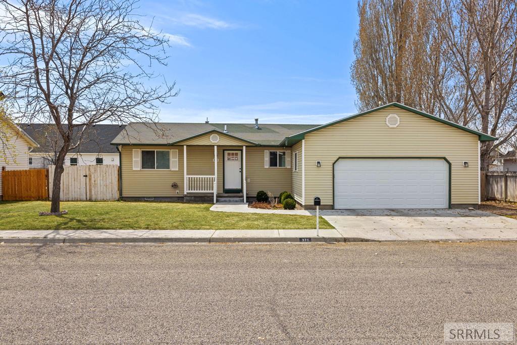371 Madsen Street Property Photo