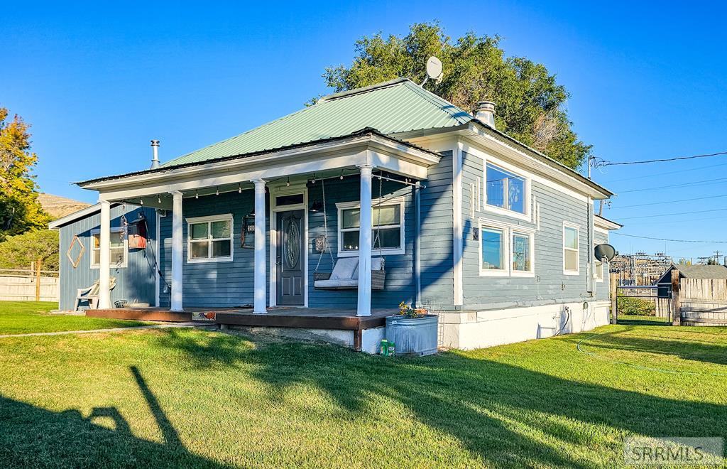 210 E Salmon Avenue Property Photo