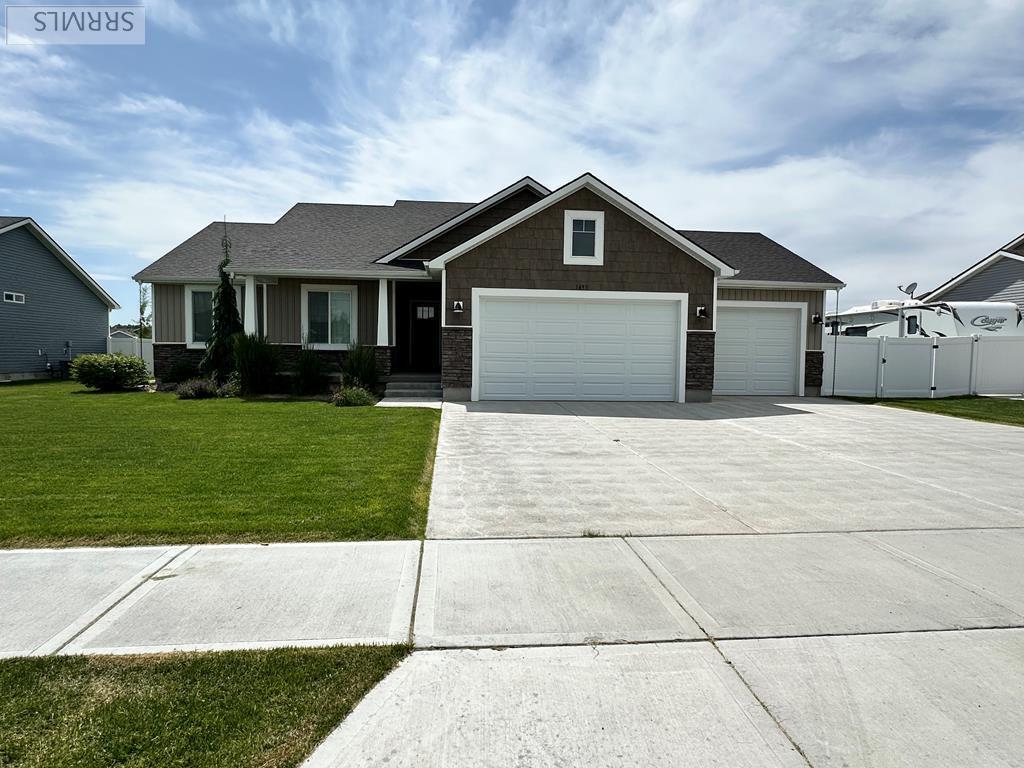 1493 Helix Boulevard Property Photo 1