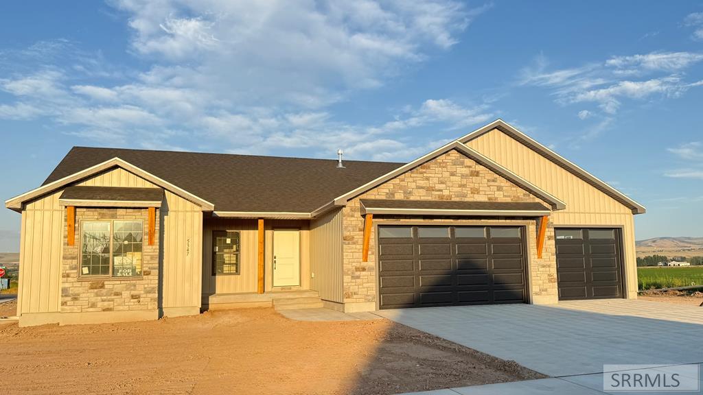 2176025 Property Photo 1