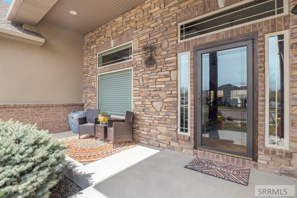 6111 Bay Hill Drive Property Photo 5