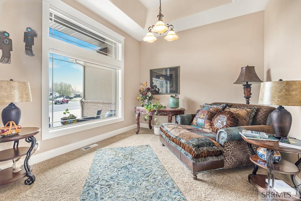 6111 Bay Hill Drive Property Photo 7