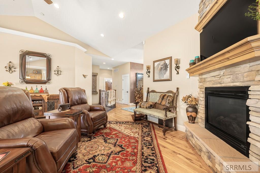 6111 Bay Hill Drive Property Photo 14