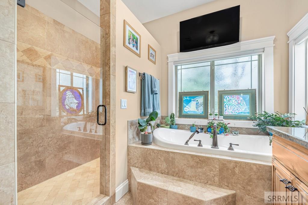 6111 Bay Hill Drive Property Photo 17