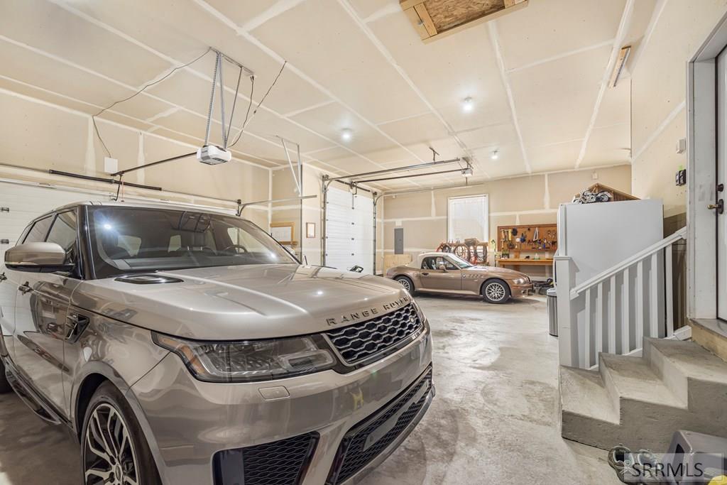 6111 Bay Hill Drive Property Photo 38