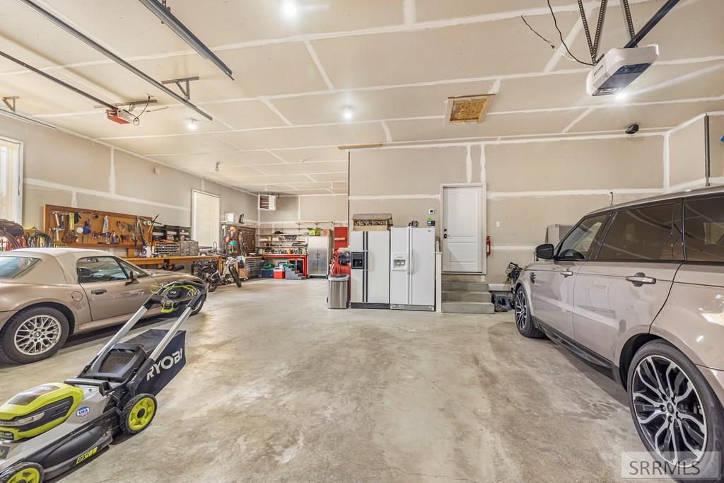 6111 Bay Hill Drive Property Photo 39