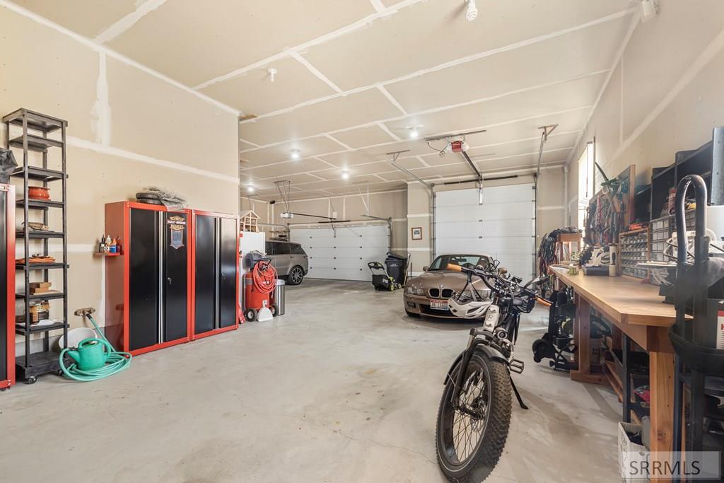 6111 Bay Hill Drive Property Photo 40