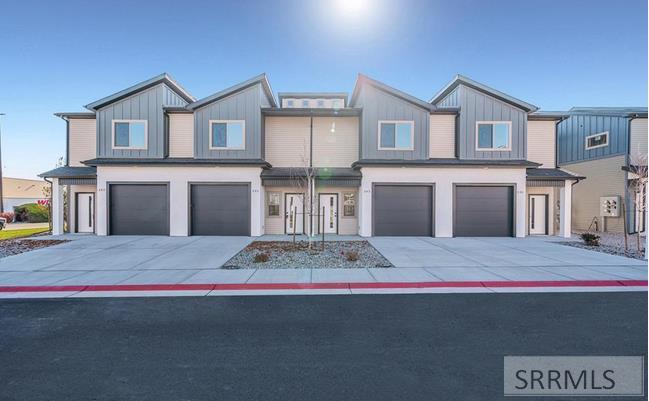 479 Easy Street Property Photo 1