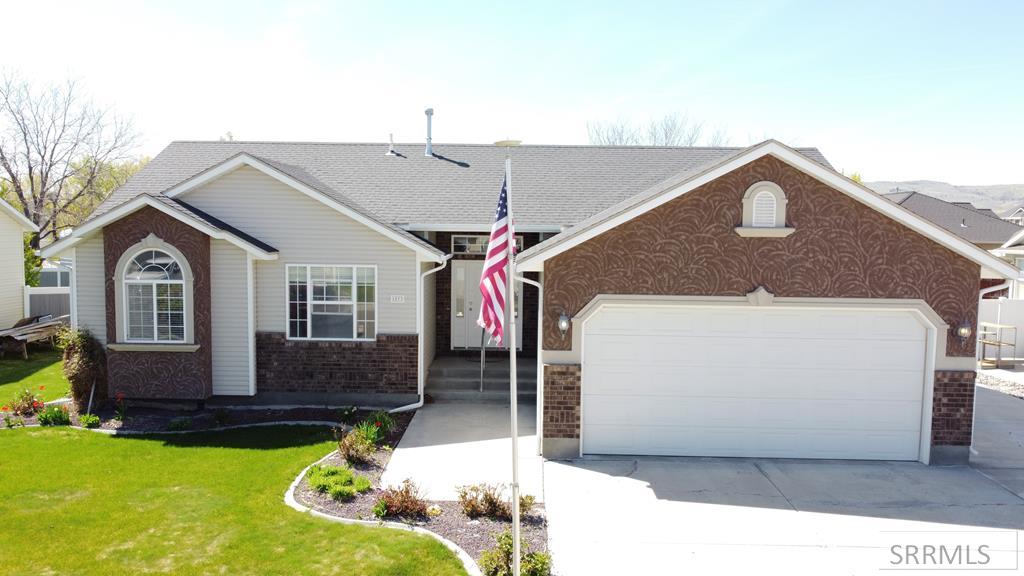 1073 Petersburg Property Photo 1