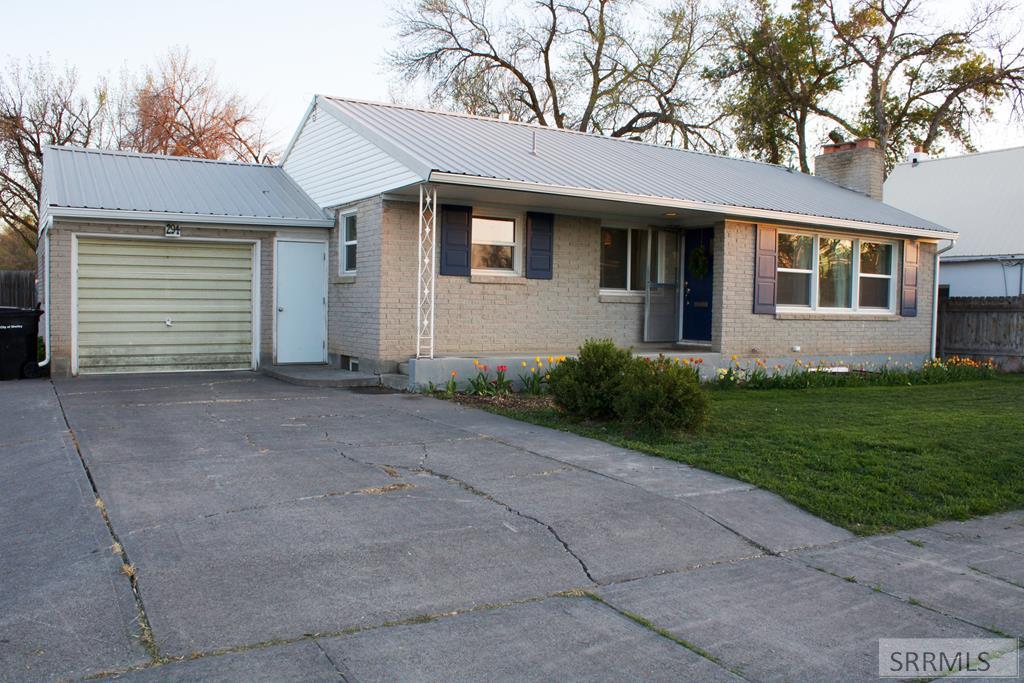 294 E Elm Street Property Photo 1