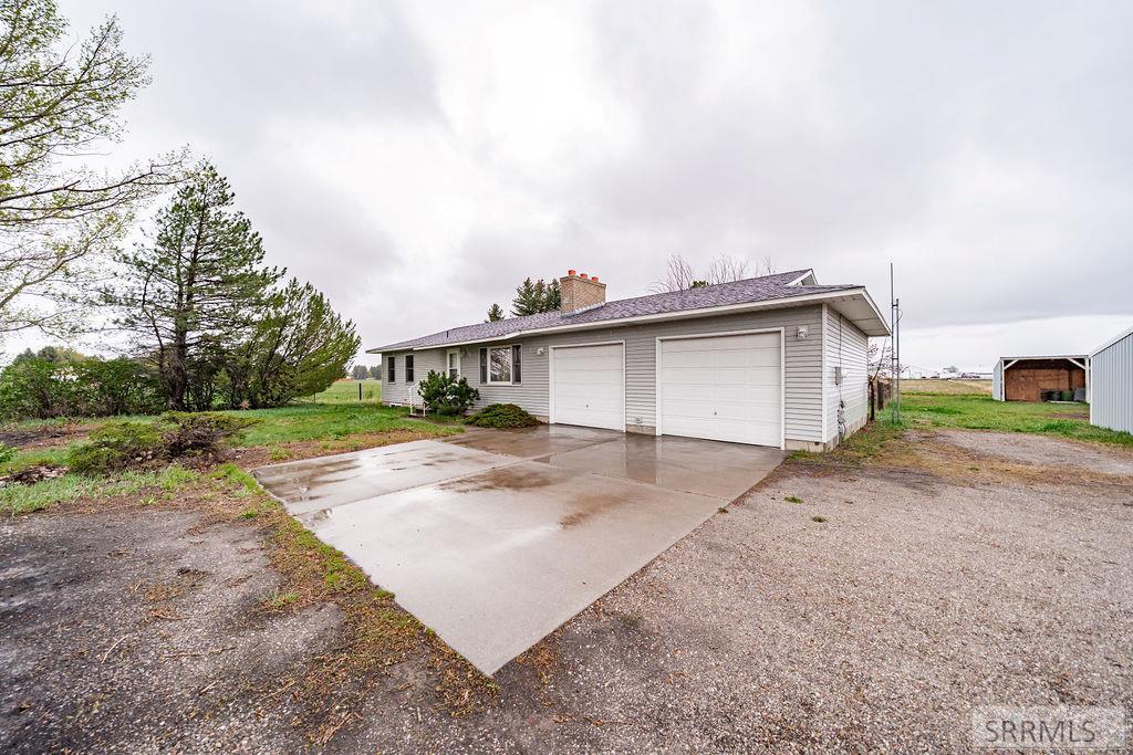 7574 S 45th W Property Photo 2