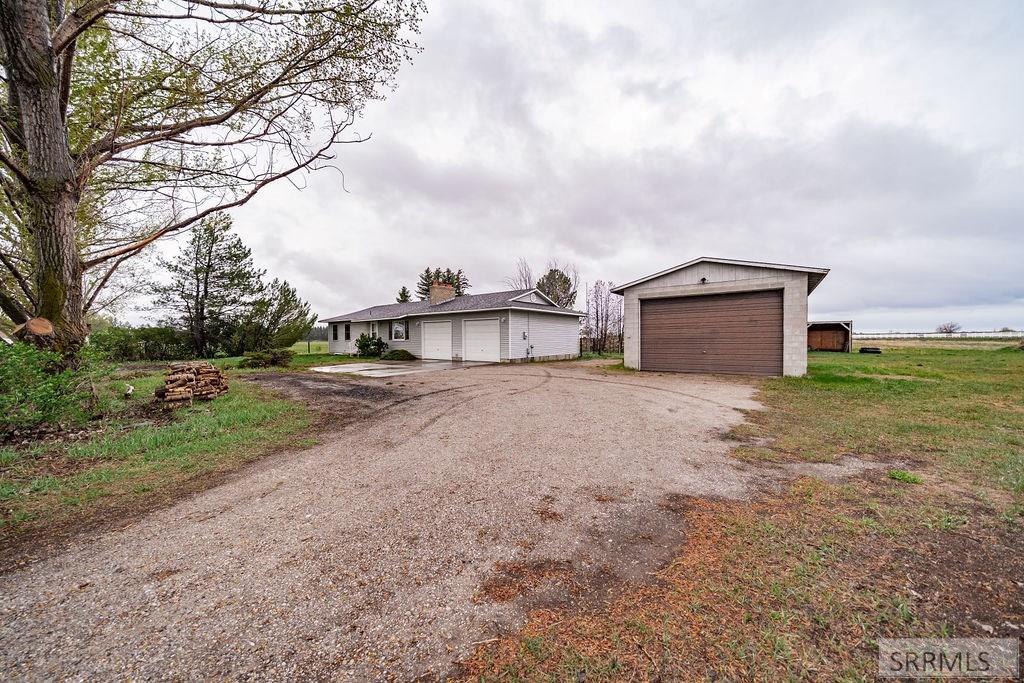 7574 S 45th W Property Photo 3