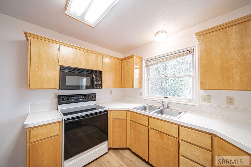 7574 S 45th W Property Photo 8