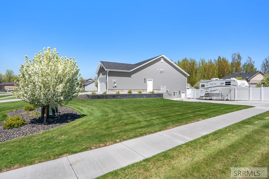 312 N 3811 E Property Photo 3