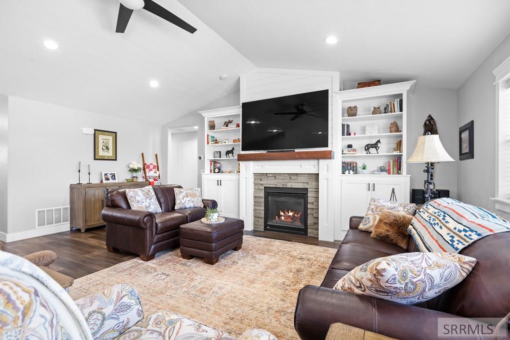 312 N 3811 E Property Photo 6