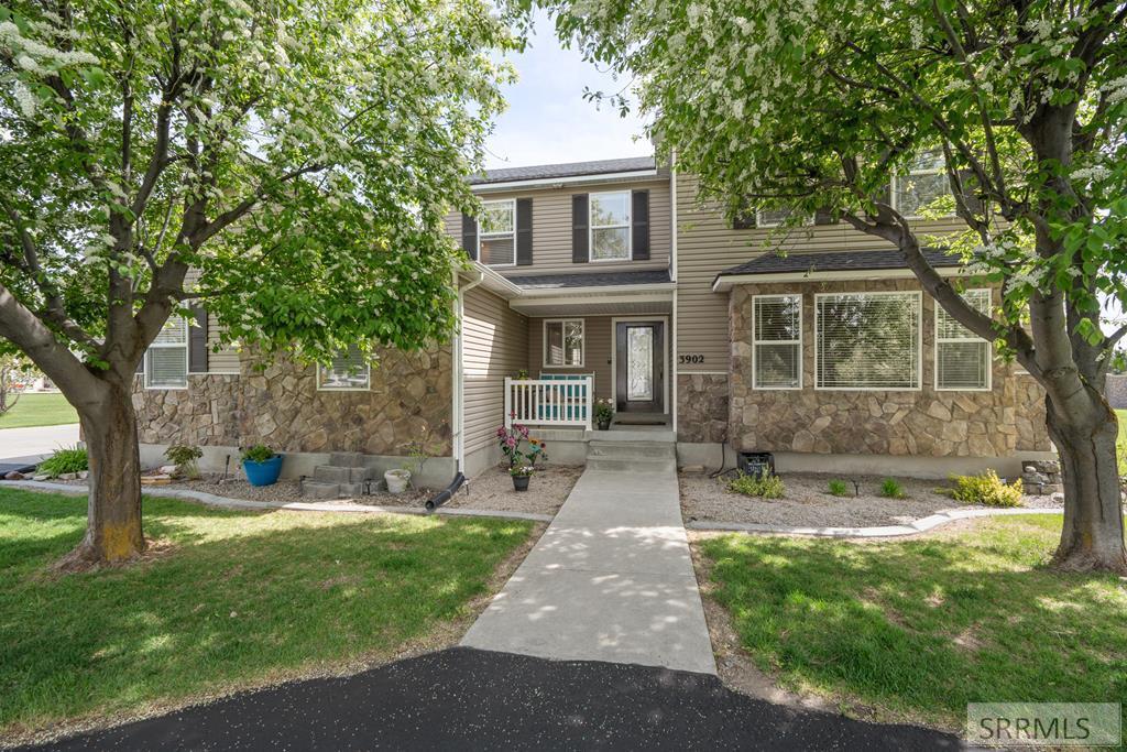 3902 E 154 N Property Photo