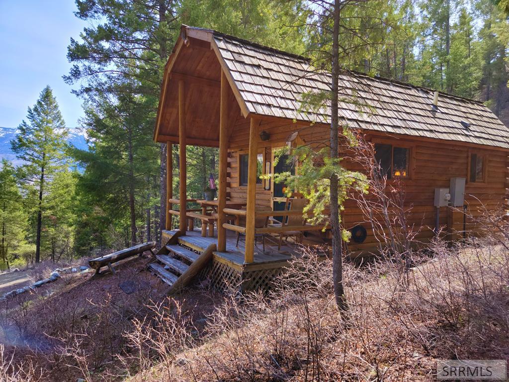 21 Pinetree Drive Property Photo