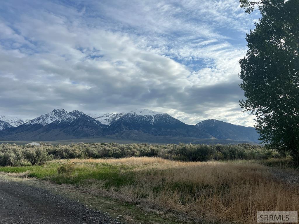 B1l10 Lasso Loop Road Property Photo 1