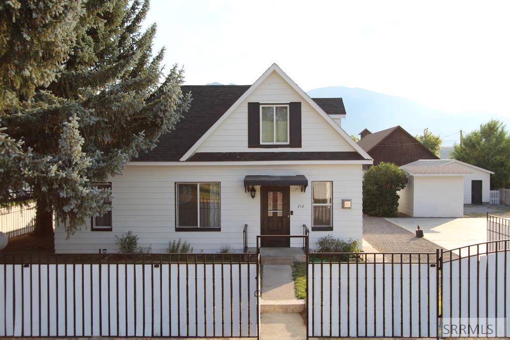 212 Pine Street Property Photo