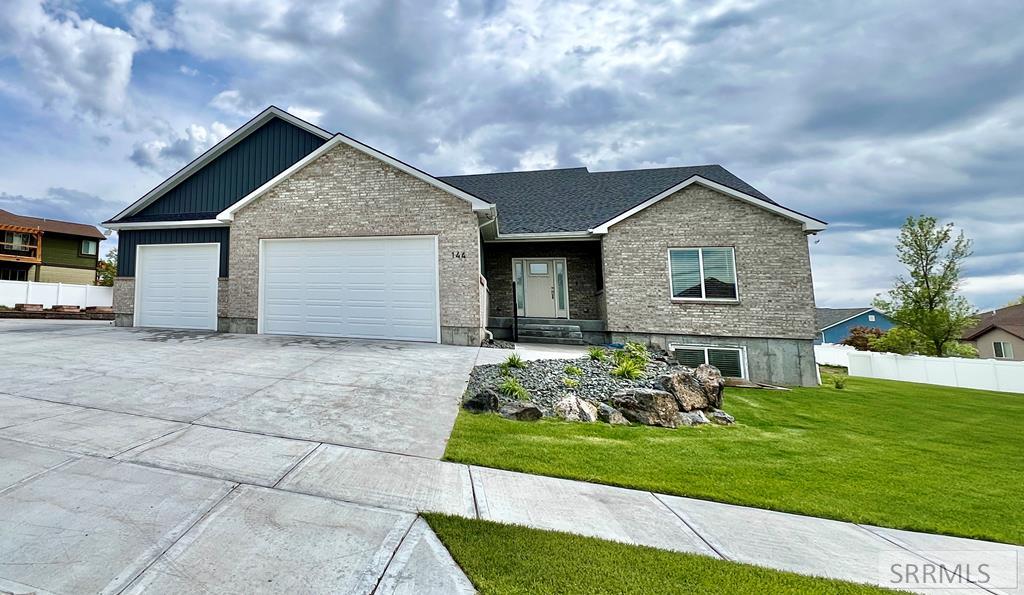 144 Links Way Property Photo