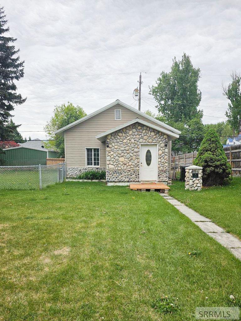 126 E 19th Street Property Photo