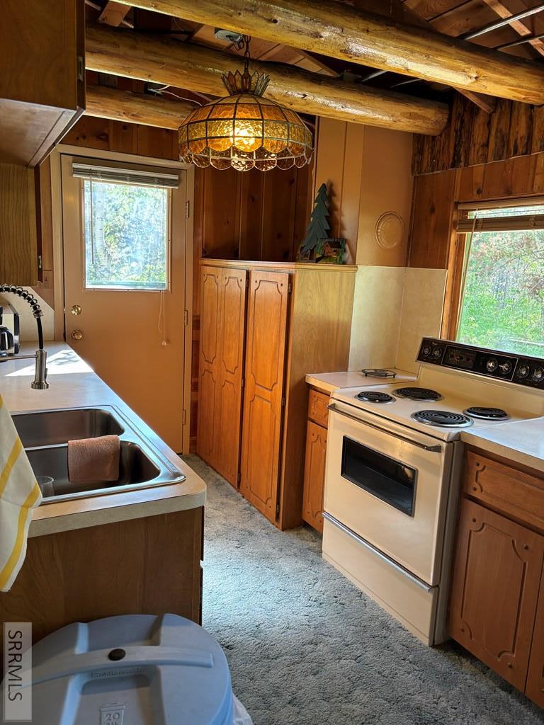 3735 Riverside Drive Property Photo 2