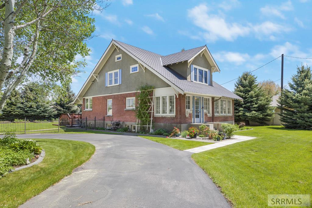2015 S St Clair Avenue Property Photo 1
