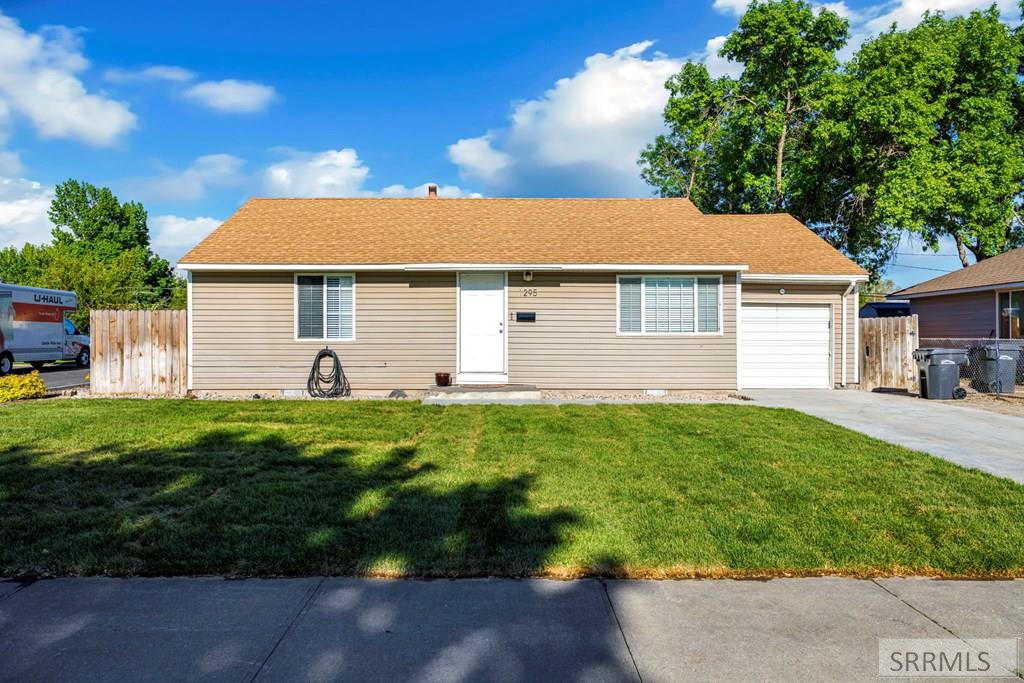 1295 Juniper Drive Property Photo 3
