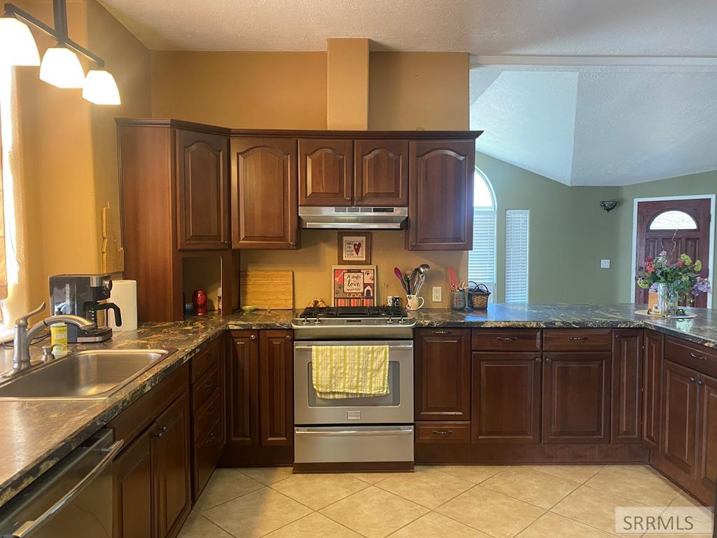 116 Coates Lane Property Photo 22